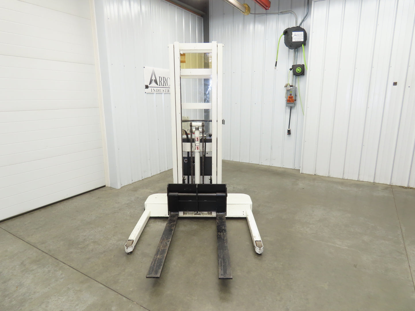 Crown 15BT Straddle Pallet Stacker Forklift 1400 lb 110" 12V Lift Manual Push