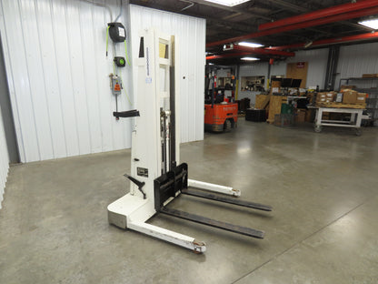 Crown 15BT Straddle Pallet Stacker Forklift 1400 lb 110" 12V Lift Manual Push