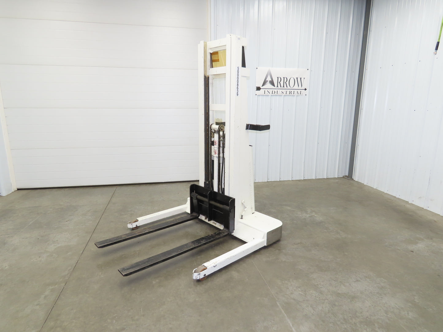 Crown 15BT Straddle Pallet Stacker Forklift 1400 lb 110" 12V Lift Manual Push