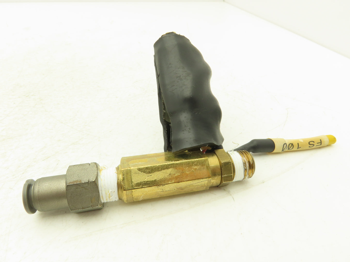 Gems Sensor 168432 FS-380 Liquid Flow Switch 3/8"NPT  New Take-Off