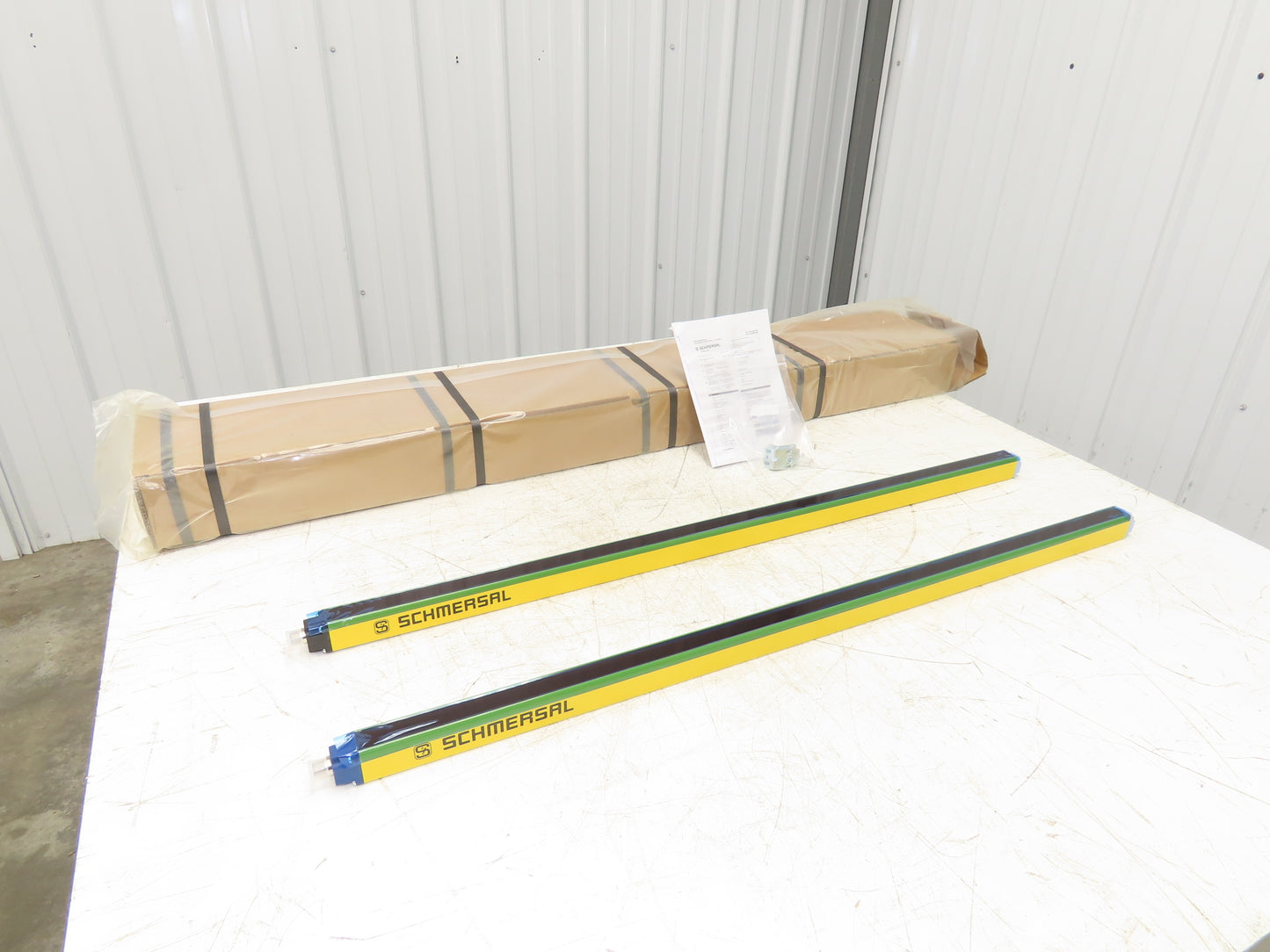 Schmersal SLC440COM-ER-0890-14 Safety Light Curtain Transmitter & Receiver Set