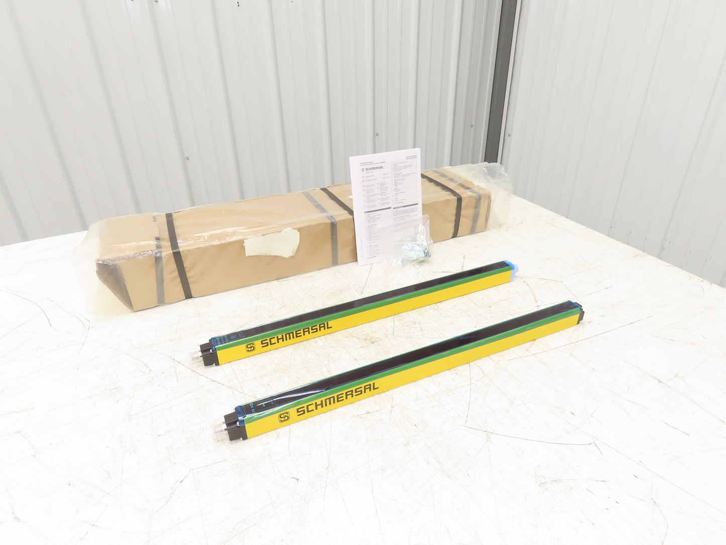 Schmersal SLC440-ER-0490-14-01 Safety Light Curtain Transmitter & Receiver Set