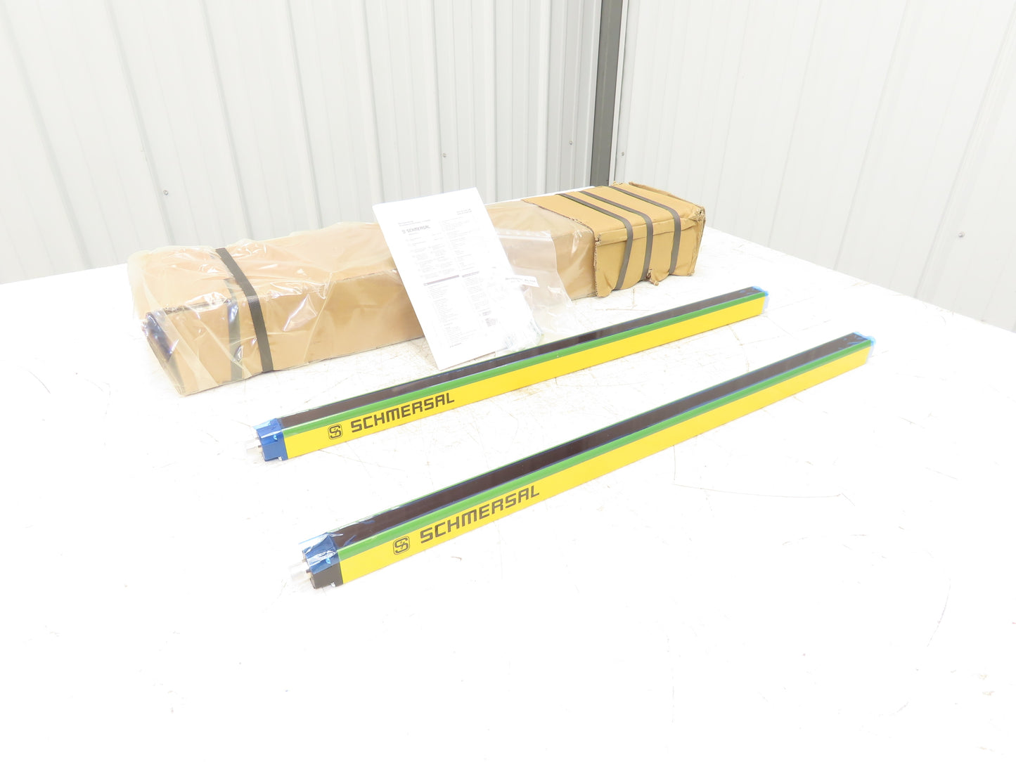 Schmersal SLC440COM-R-0650-14 Safety Light Curtain Transmitter & Receiver Set