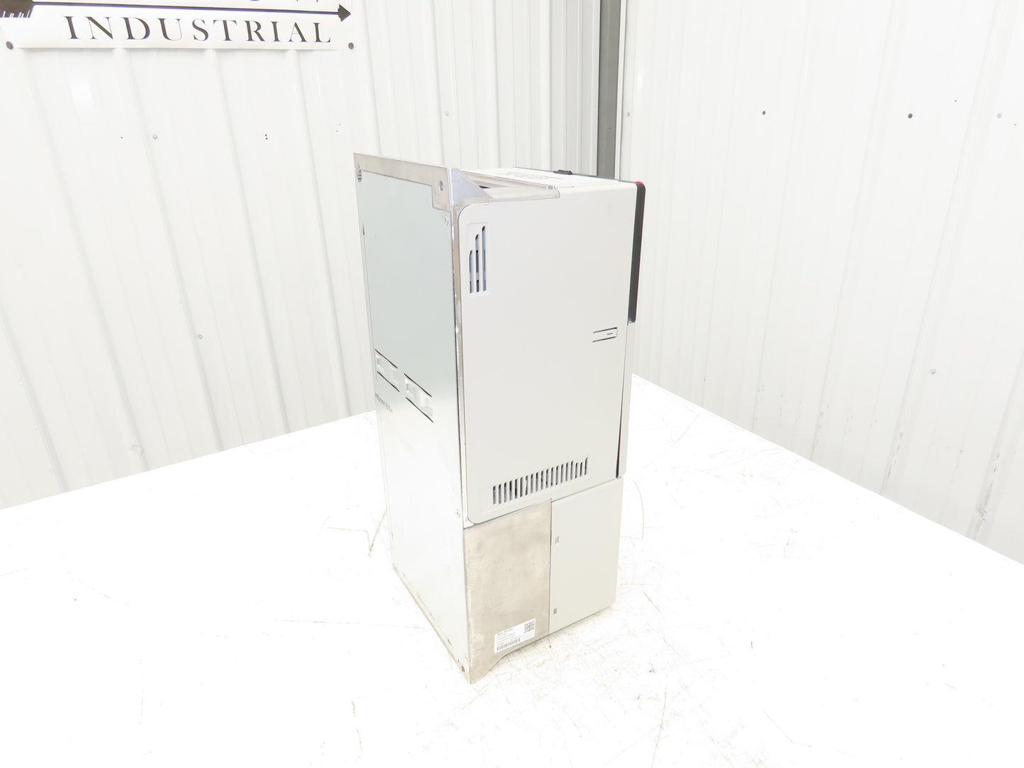 Allen Bradley 20BD065A0AYNAND1 PowerFlex 700 VFD 400Hz 50Hp 480VAC 65A Ser B