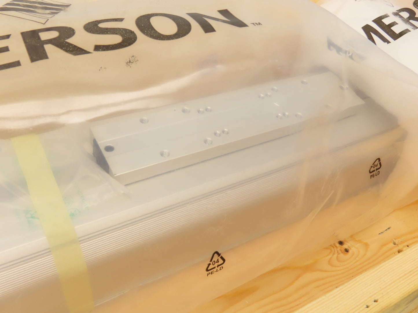 Aventics RTC-DA-080-0850-RR-MBMF1S00BLP000P0P0 Pneumatic Rodless Cylinder