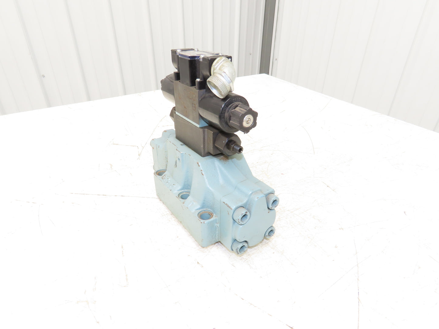 Nachi DSS-G06-C5-ARYC115-E13 Directional Control Solenoid Valve 115V