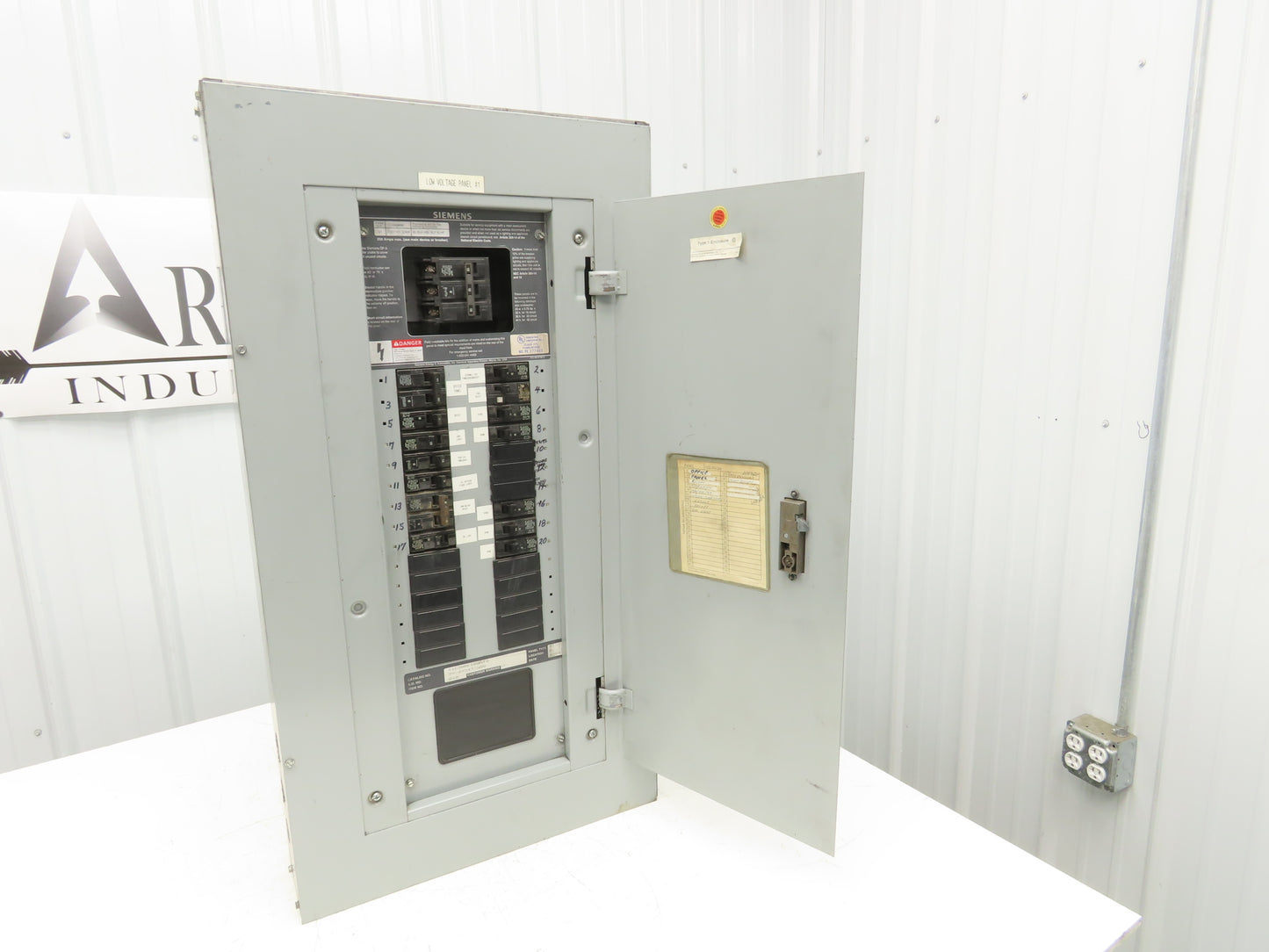 Siemens S1C30BL100ATS Load Center Panel Board 100A 208Y/120V 3Ph 4W Main Breaker