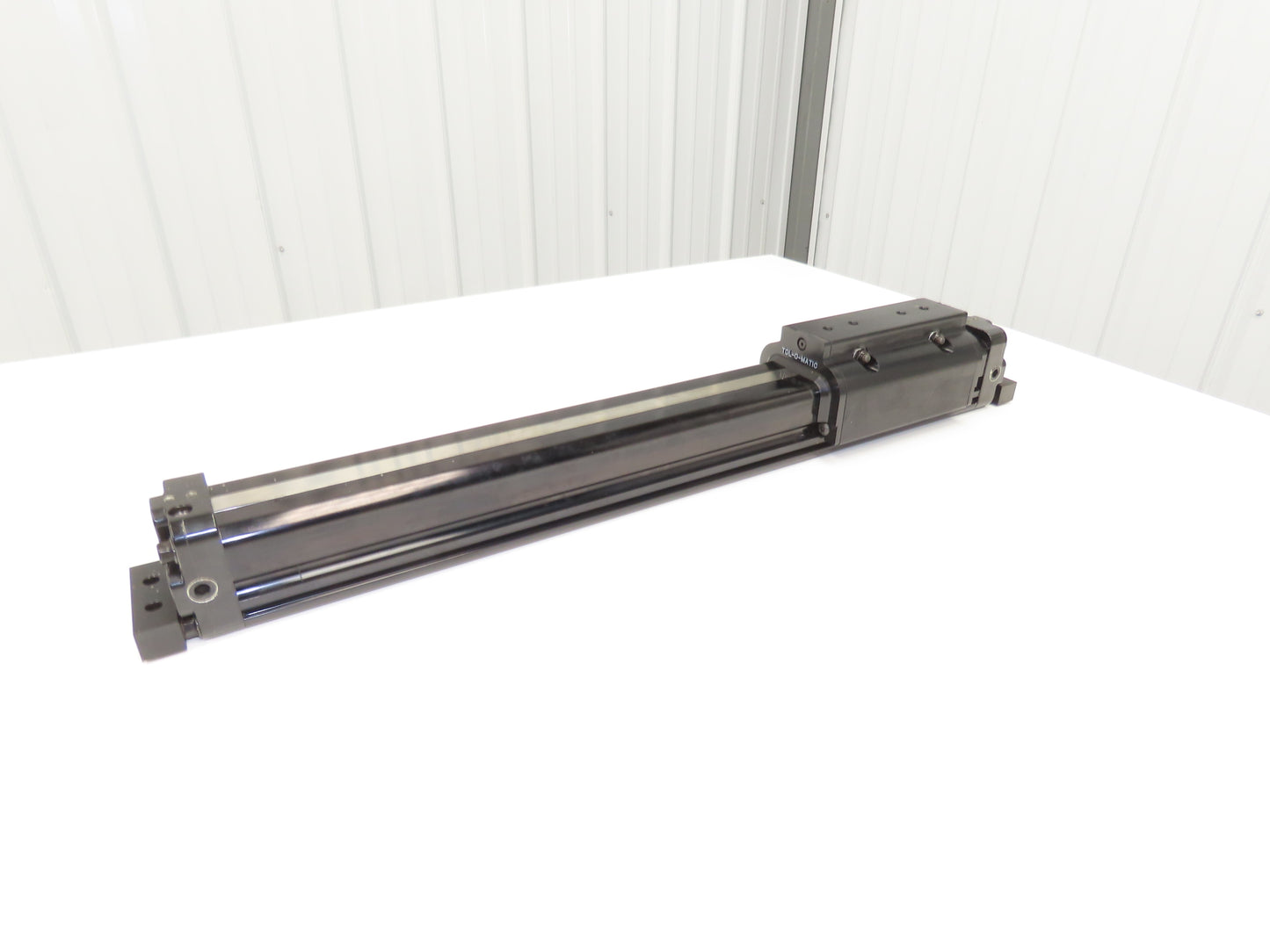 TOL-O-MATIC Rodless Pneumatic Band Cylinder 2" Bore 18.25" Stroke 100 PSI
