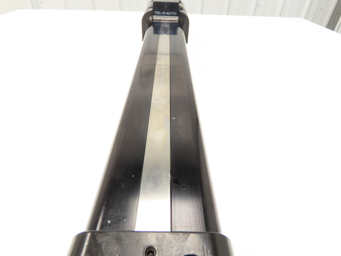 TOL-O-MATIC Rodless Pneumatic Band Cylinder 2" Bore 18.25" Stroke 100 PSI