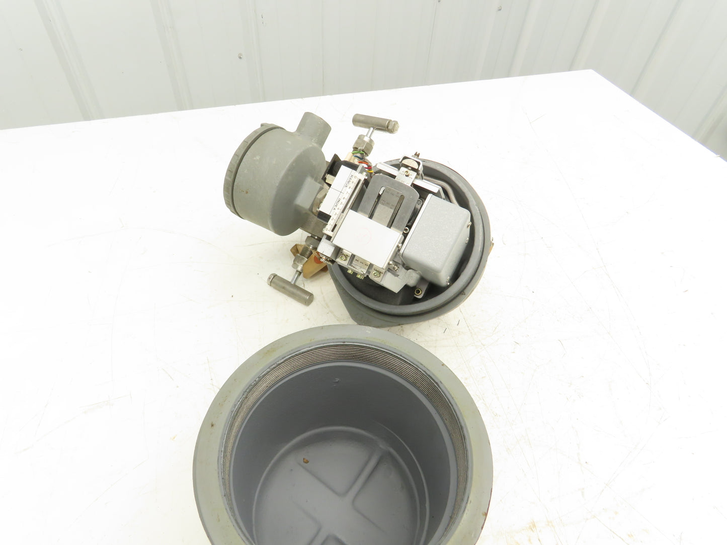 Foxboro E13DM Electronic Pressure Transmitter 0-100"H2o 2000psi 65-100VDC