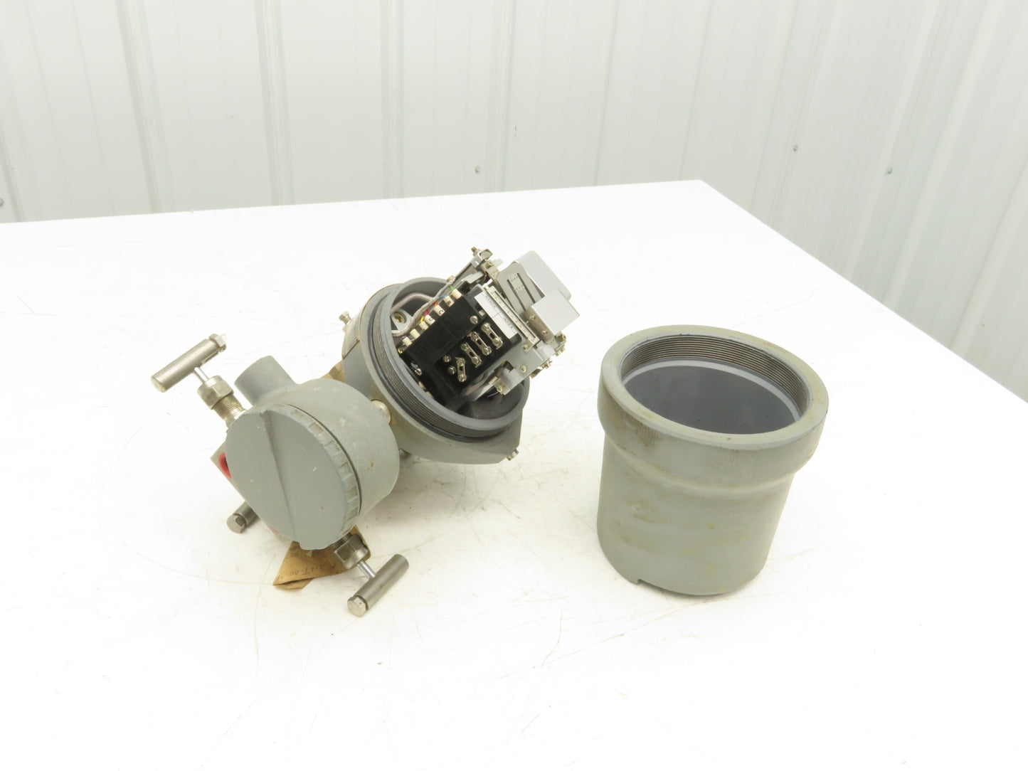 Foxboro E13DM Electronic Pressure Transmitter 0-100"H2o 2000psi 65-100VDC