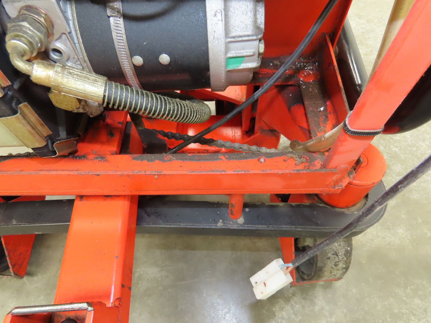 Interrthor LL1000TE TransPositioner Electric Pallet Lift 2200lbs 36" Height 12V