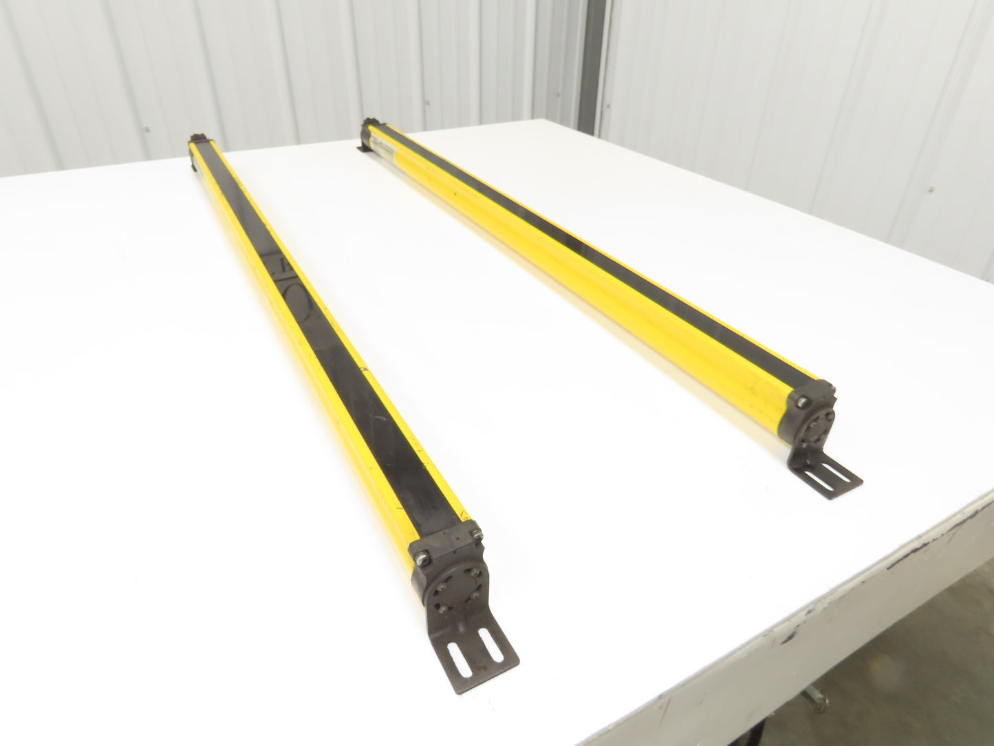 Allen Bradley GuardShield Safety Light Curtain Transmitter/Receiver Set 960mm