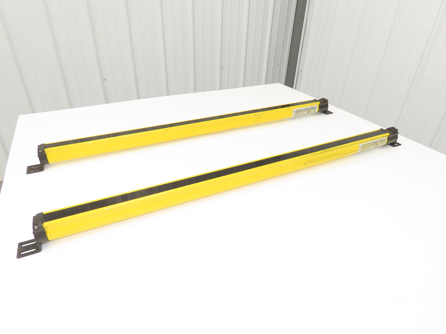 Allen Bradley GuardShield Safety Light Curtain Transmitter/Receiver Set 960mm