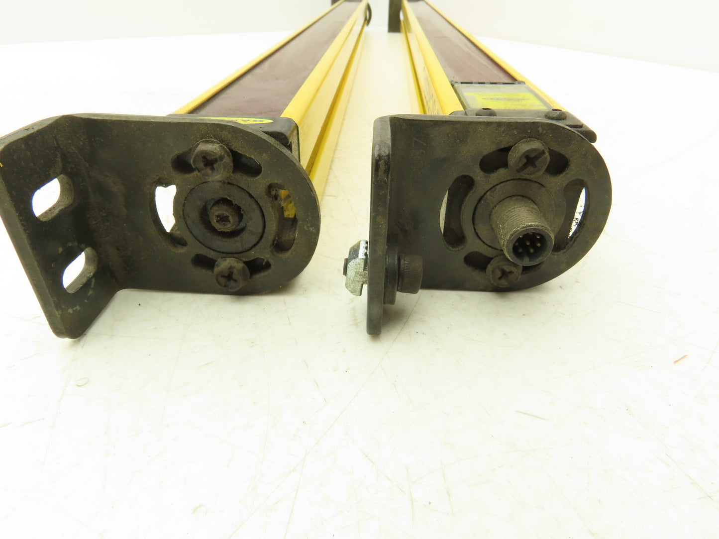Banner SLSR14-600Q8 EZ-SCREEN Light Curtain Transmitter Receiver Set 600mm