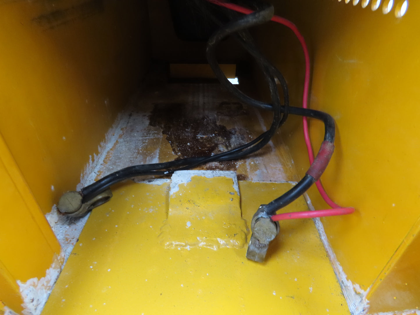 Multiton TMXE 27 X 45 Electric Pallet High Lift 2200lbs 32" Height 12V