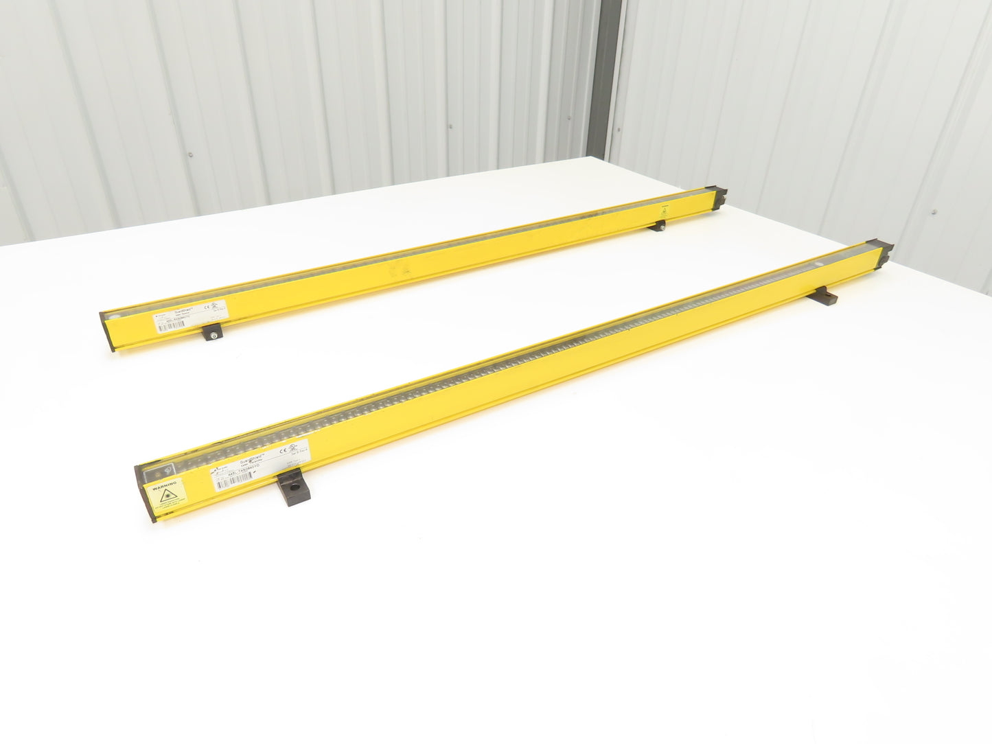 A-B GuardShield 445L-P4S0840YD Light Curtain Transmitter/Receiver Set 840mm