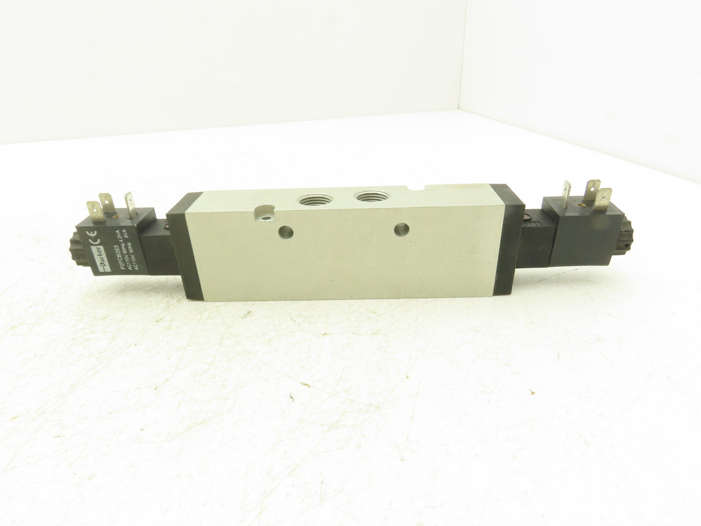 Parker P2LCZ693EENDBB53 Pneumatic Double Solenoid Valve 4 Way 3 Position 3/8"NPT