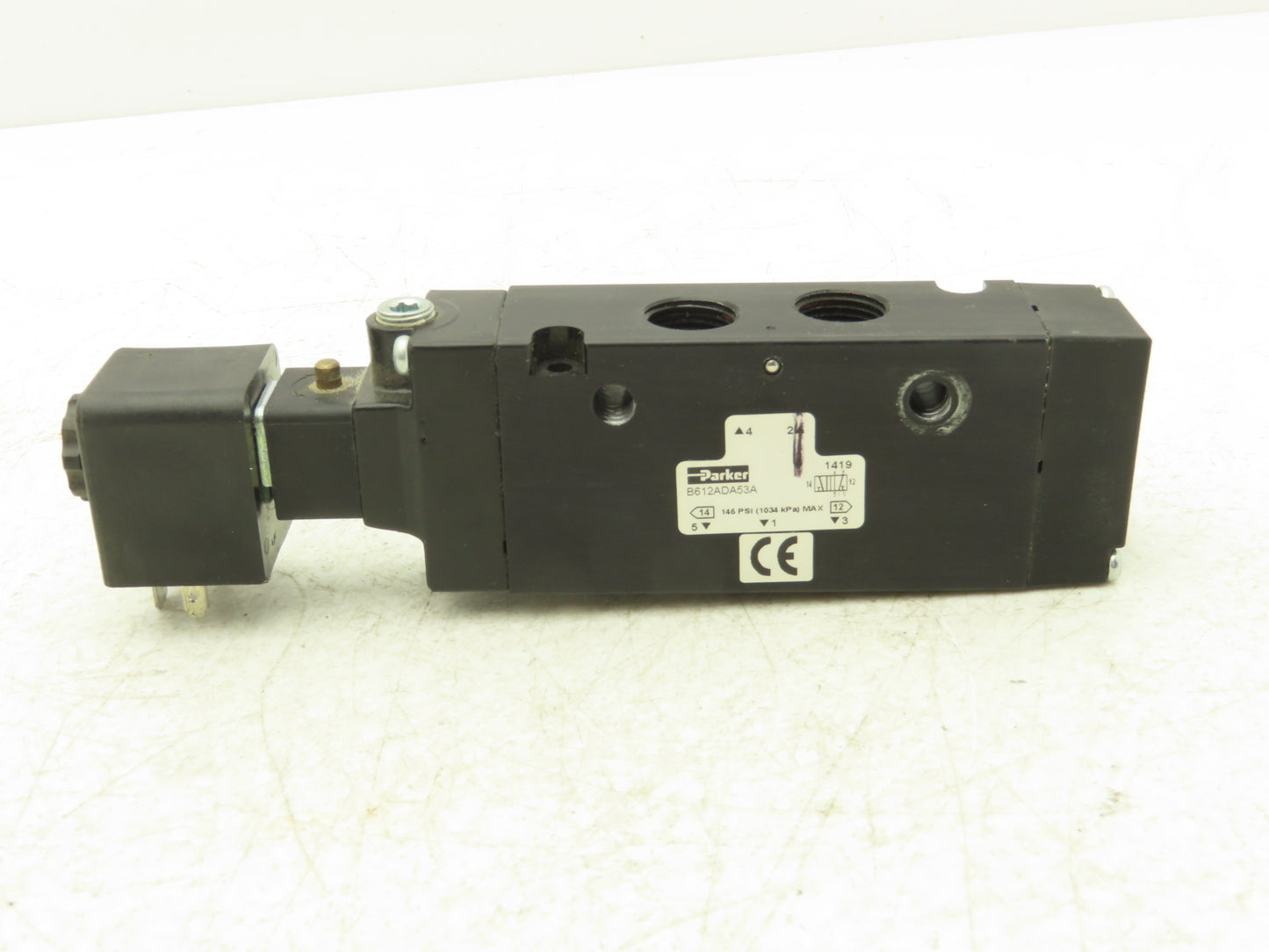 Parker B612ADA53A Pneumatic Solenoid Inline Valve 4 Way 2 Position 3/8" NPT