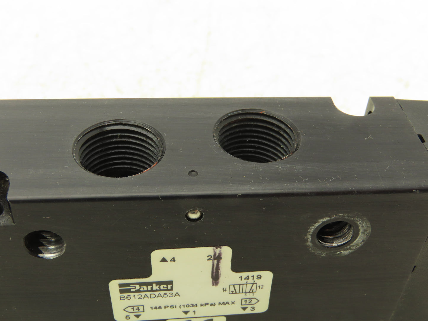 Parker B612ADA53A Pneumatic Solenoid Inline Valve 4 Way 2 Position 3/8" NPT
