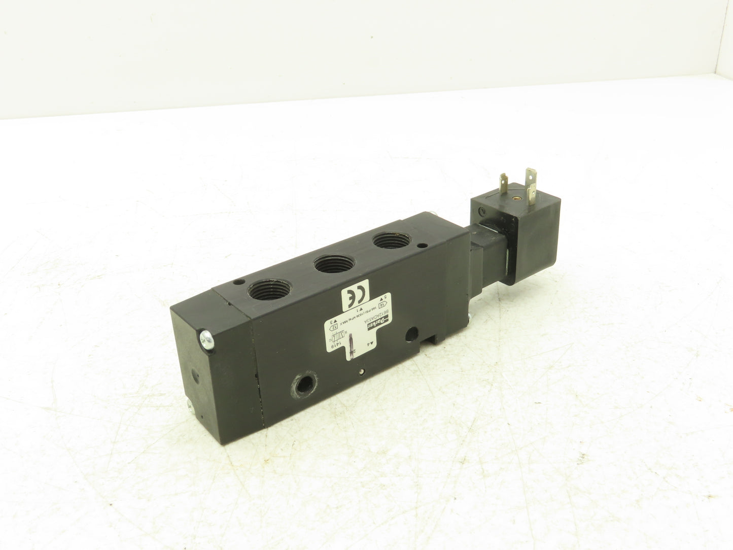 Parker B612ADA53A Pneumatic Solenoid Inline Valve 4 Way 2 Position 3/8" NPT