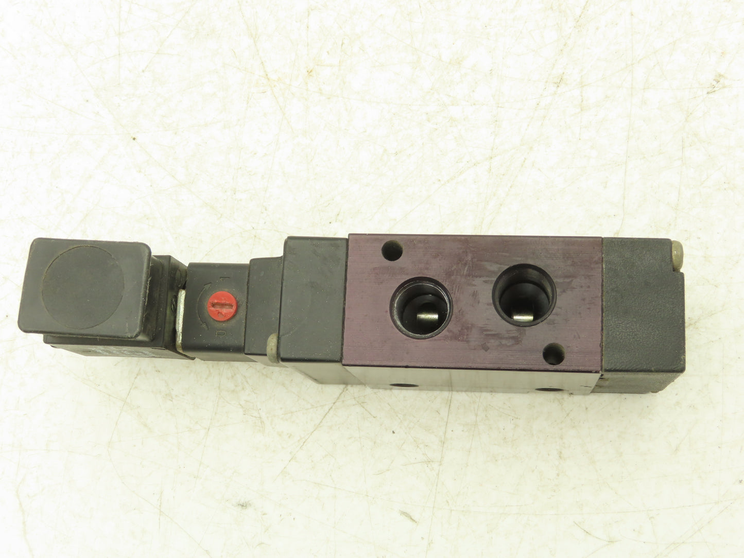 Parker B5G1ACB53C Pneumatic Solenoid Valve 2 Position NC 120 VAC 1/4" NPT