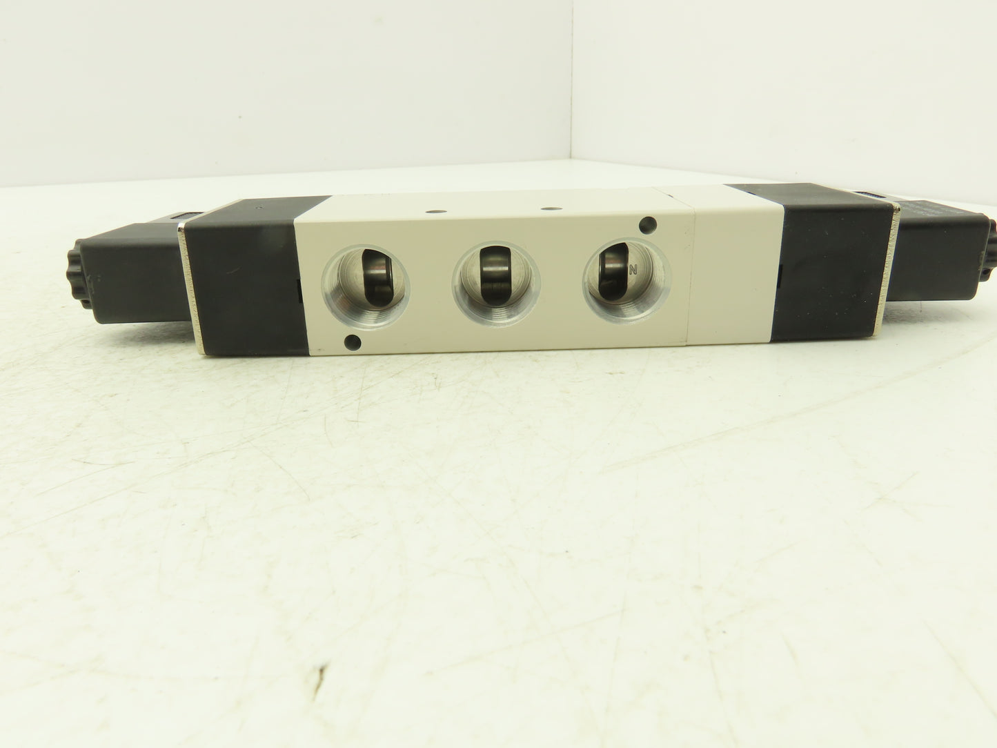 Nitra AVS-543E4-120A Pneumatic Double Solenoid Valve 4 Way 3 Position 120VAC