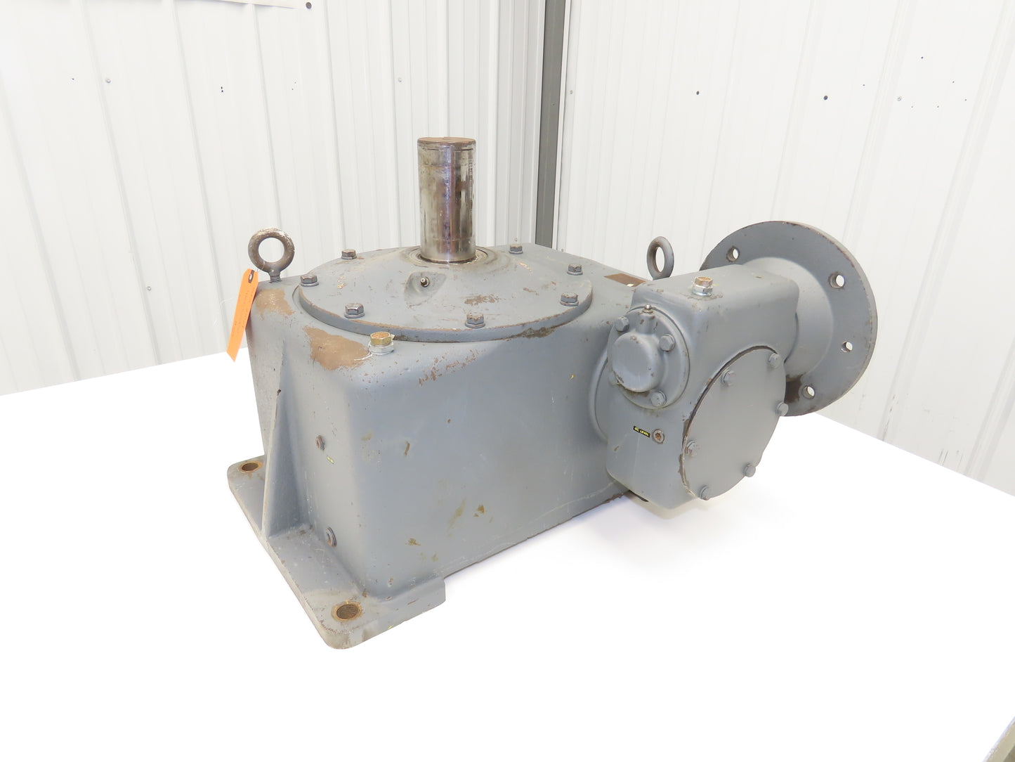 Double Reduction Gearbox 210:1 Ratio Reducer 8 RPM 182TC Vertical Output Shaft