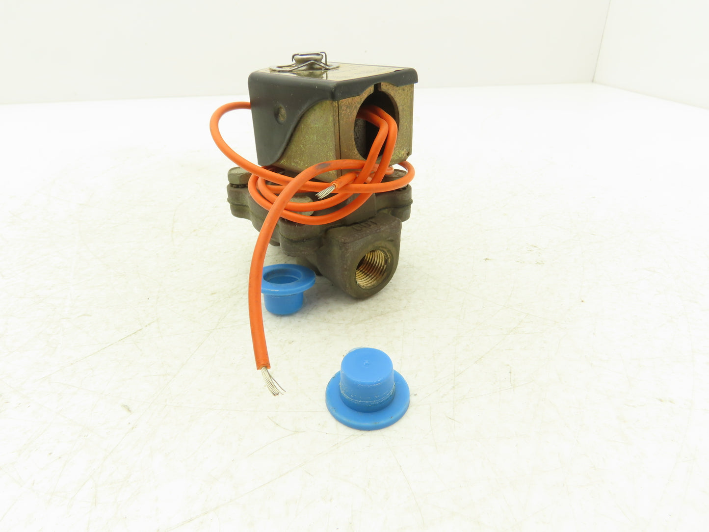 Parker 06F22C2140AAFGC05 Pneumatic Air Solenoid Valve 120V 200PSI 3/8"NPT