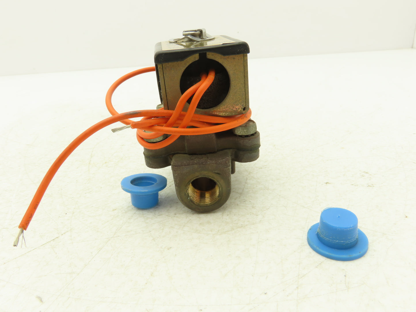 Parker 06F22C2140AAFGC05 Pneumatic Air Solenoid Valve 120V 200PSI 3/8"NPT
