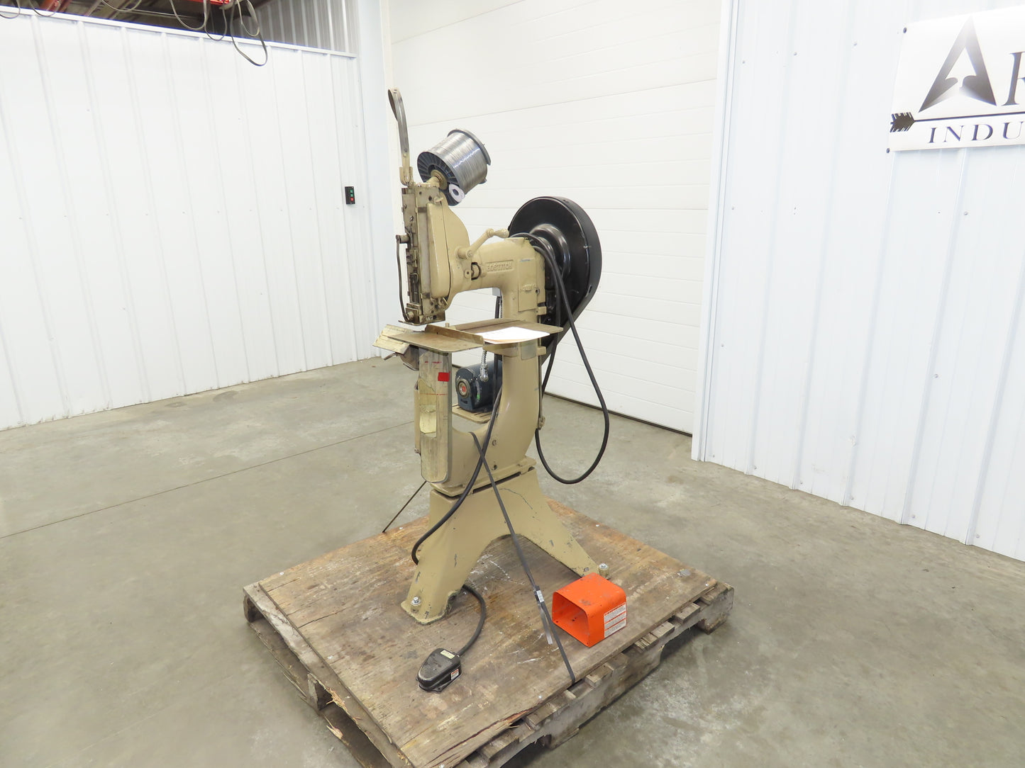 Bostitch 19 Stanley Bronco Wire Stitcher Saddle Single Head Industrial Stapler