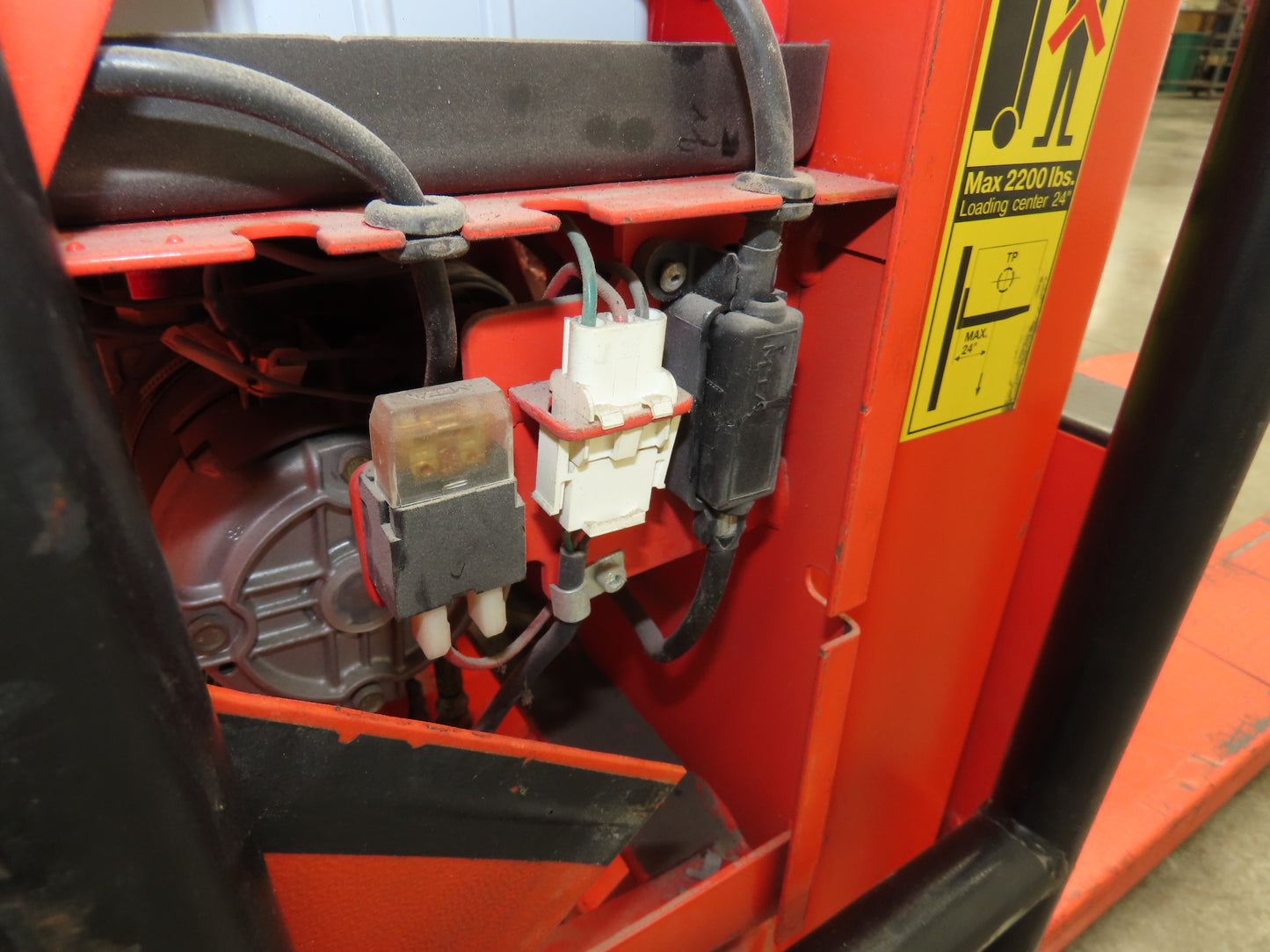 Interrthor LL1000TE Trans Positioner Electric Pallet Lift 2200lbs 36" Height 12V