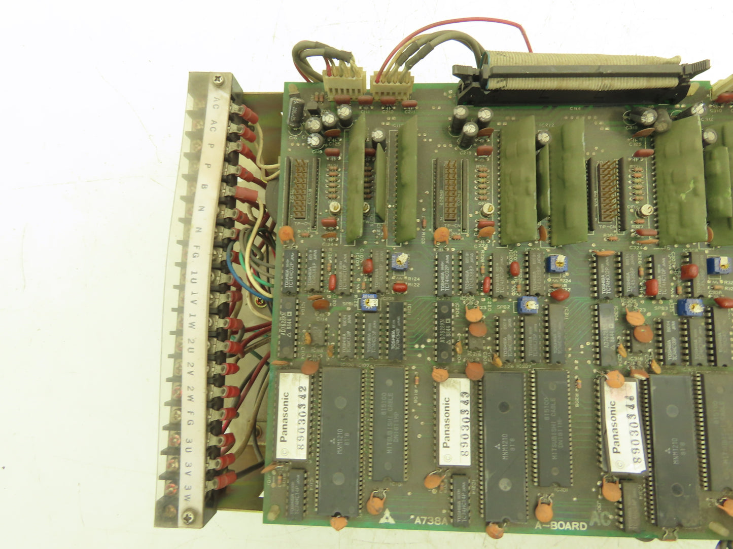 Hitachi HDV472 Servo Controller Power Supply Unit 270VDC Input 200/220VAC Output