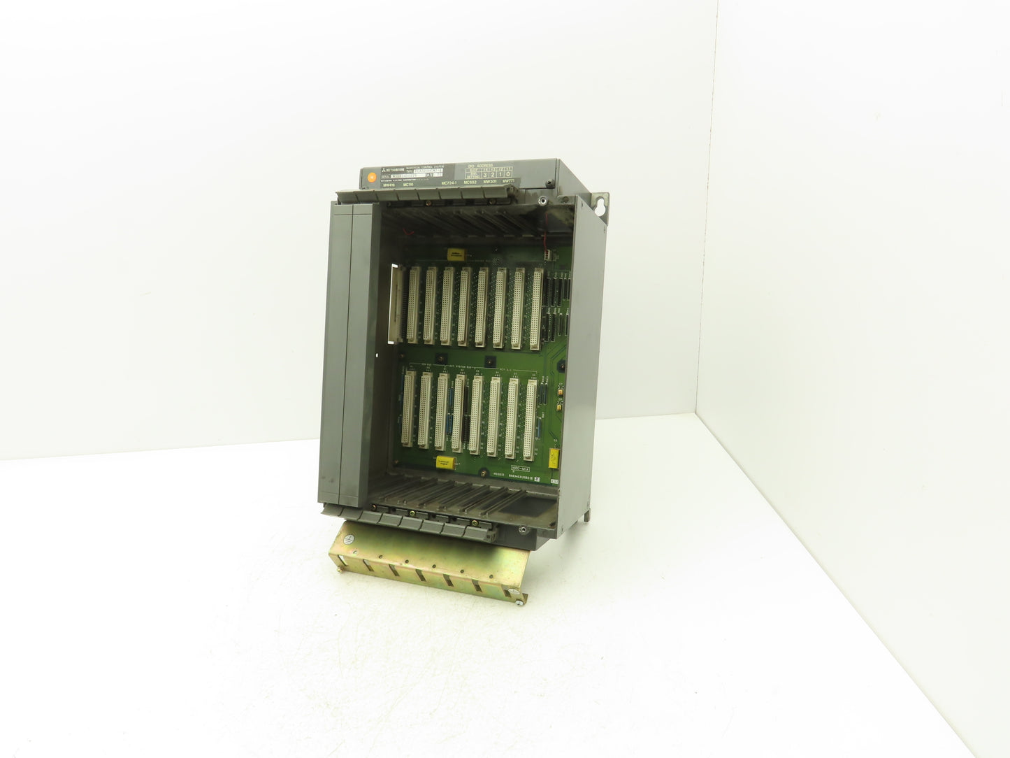 Mitsubishi FCA320HCM2-1 PCB Slot Rack Chassis & Backplane Card Assembly MC021D
