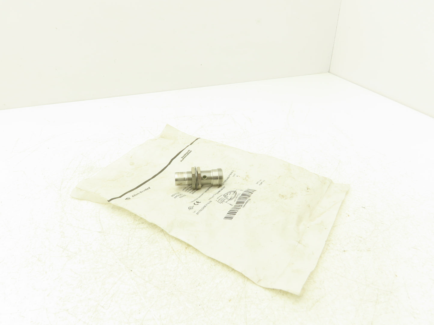 Allen Bradley 871TM-DH8CP18-N4 Proximity Sensor Inductive 10-30vdc 200mA 18mm OD