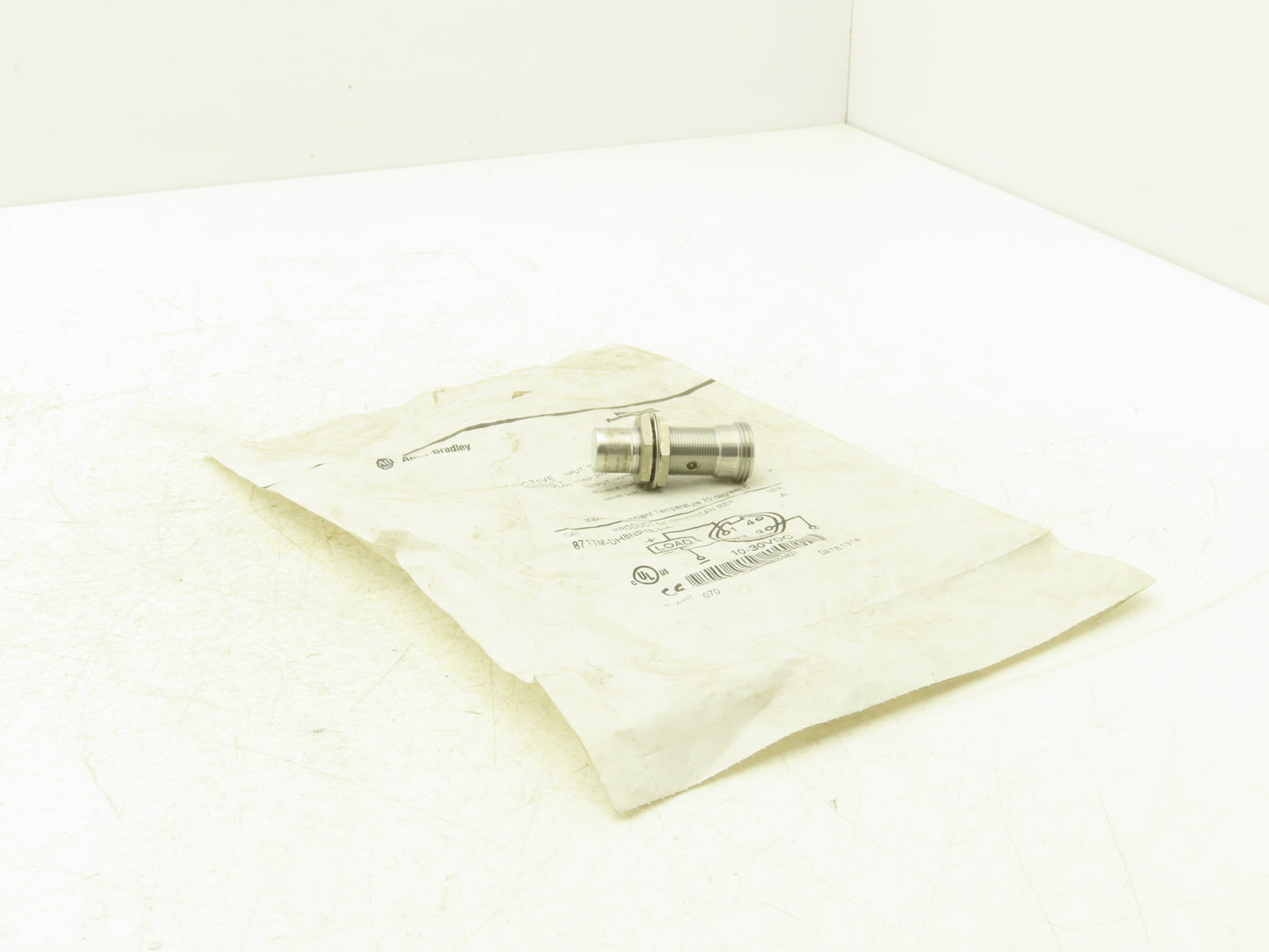 Allen Bradley 871TM-DH8NP18-N4 Proximity Sensor Inductive 10-30vdc 200mA 18mm OD