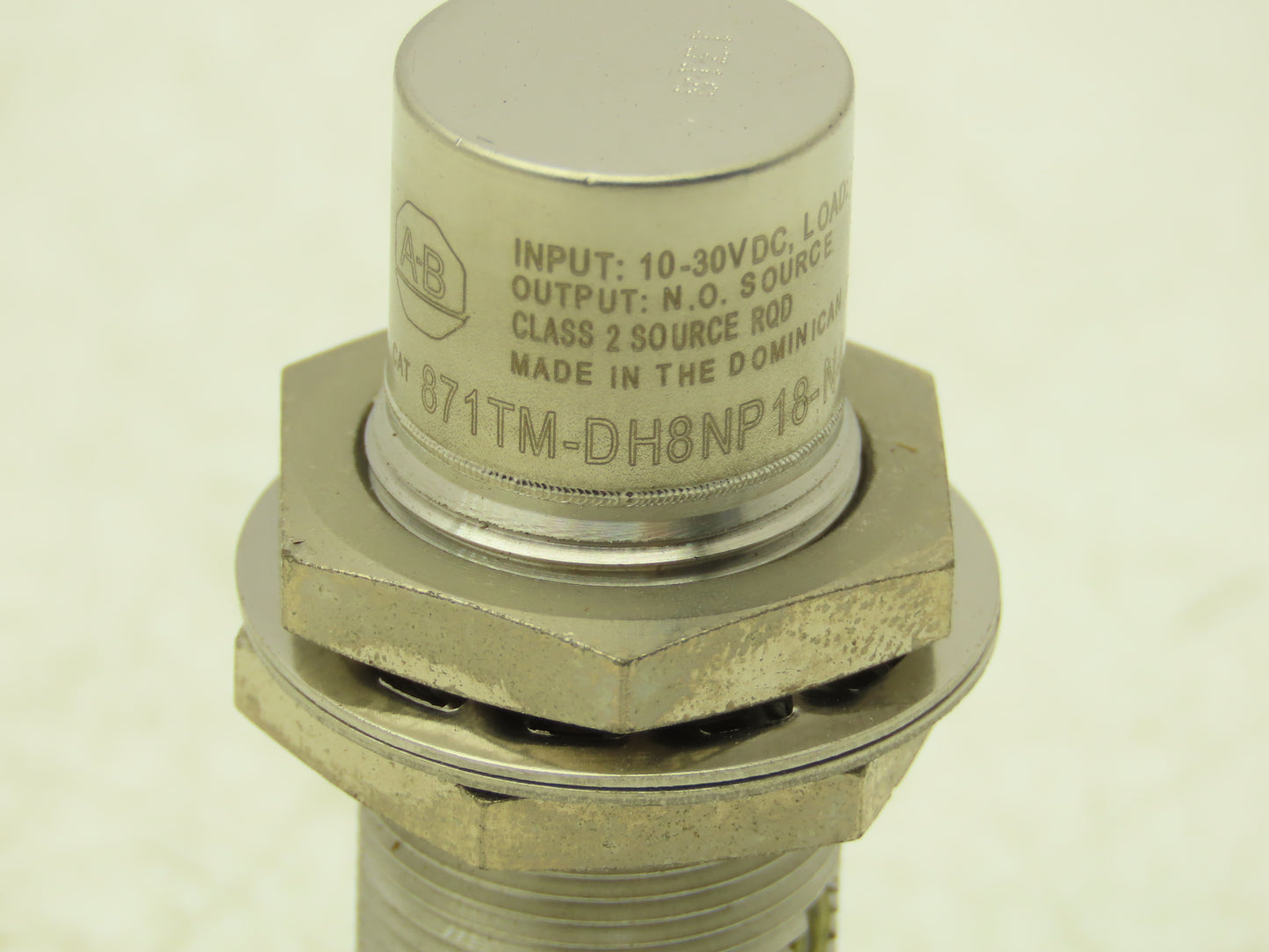 Allen Bradley 871TM-DH8NP18-N4 Proximity Sensor Inductive 10-30vdc 200mA 18mm OD