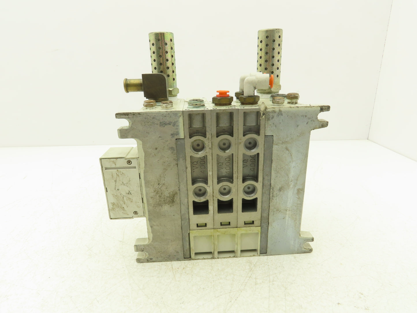 SMC VQ4301-5W Pneumatic Solenoid Valve 3-Station Manifold 3 Valves 25Pin D-Sub