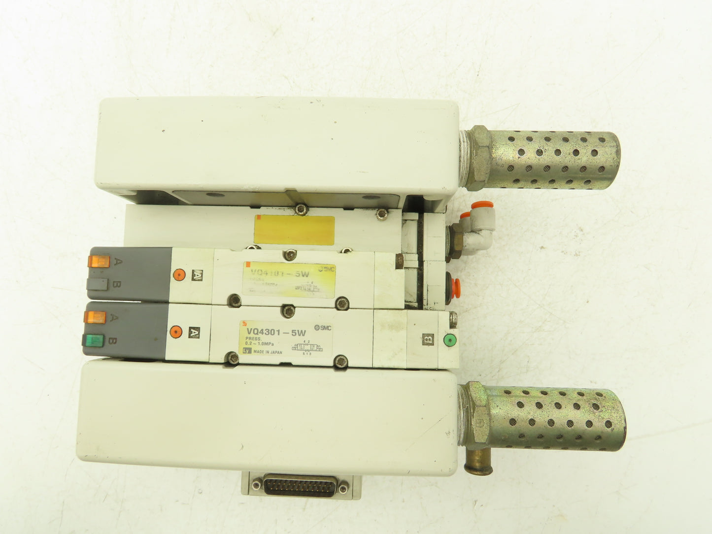 SMC VQ4301-5W Pneumatic Solenoid Valve 3-Station Manifold 3 Valves 25Pin D-Sub