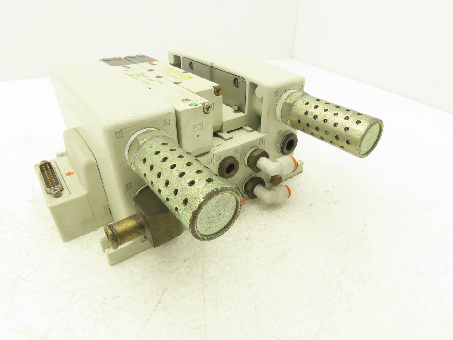 SMC VQ4301-5W Pneumatic Solenoid Valve 3-Station Manifold 3 Valves 25Pin D-Sub