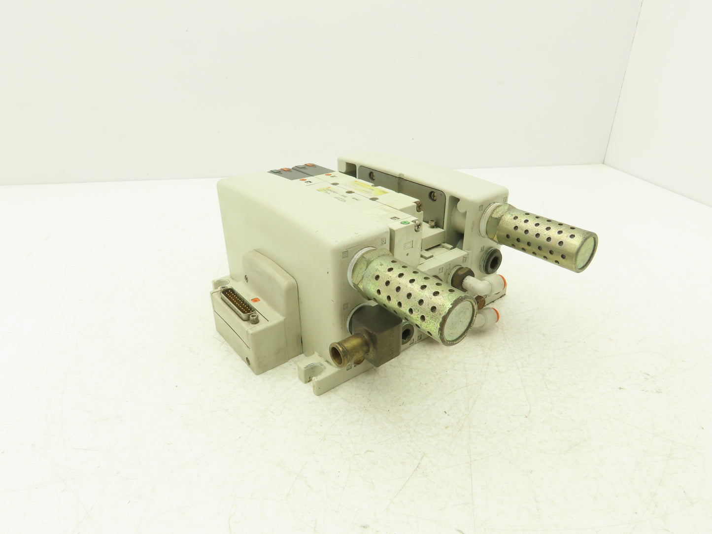 SMC VQ4301-5W Pneumatic Solenoid Valve 3-Station Manifold 3 Valves 25Pin D-Sub