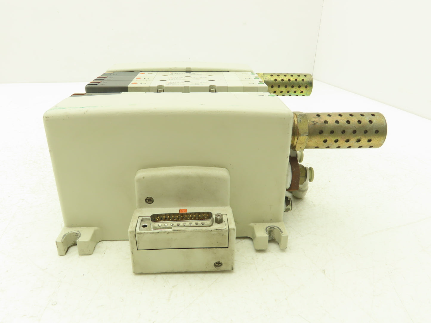 SMC VQ4301-5W Pneumatic Solenoid Valve 5-Station Manifold 4 Valves 1 Missing
