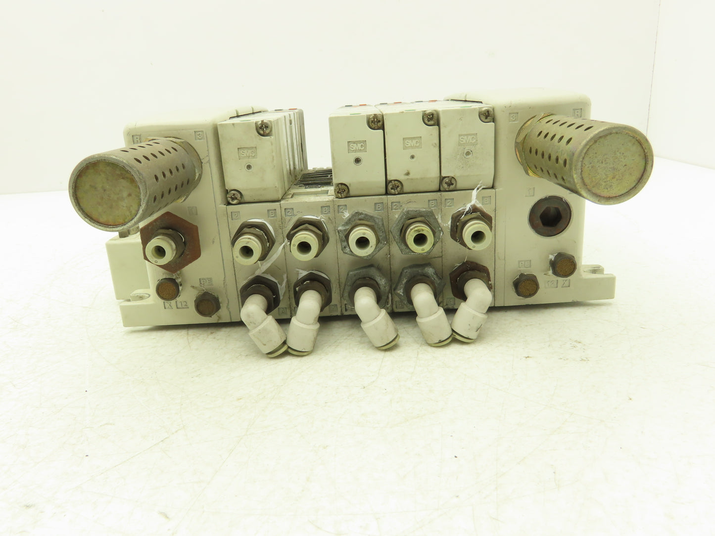 SMC VQ4301-5W Pneumatic Solenoid Valve 5-Station Manifold 4 Valves 1 Missing