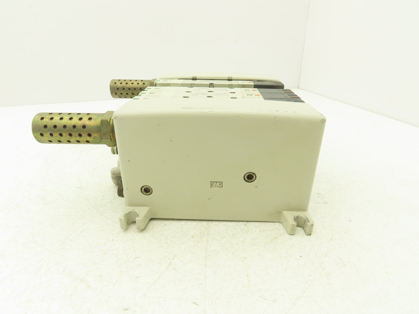 SMC VQ4301-5W Pneumatic Solenoid Valve 5-Station Manifold 4 Valves 1 Missing