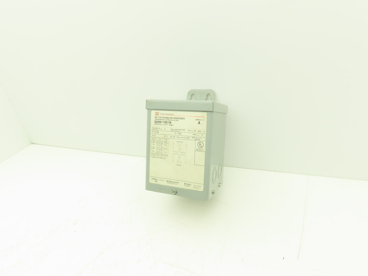 Cutler Hammer Single Phase Step-Down Transformer 0.5kVA 240X480 High 120/240 Low
