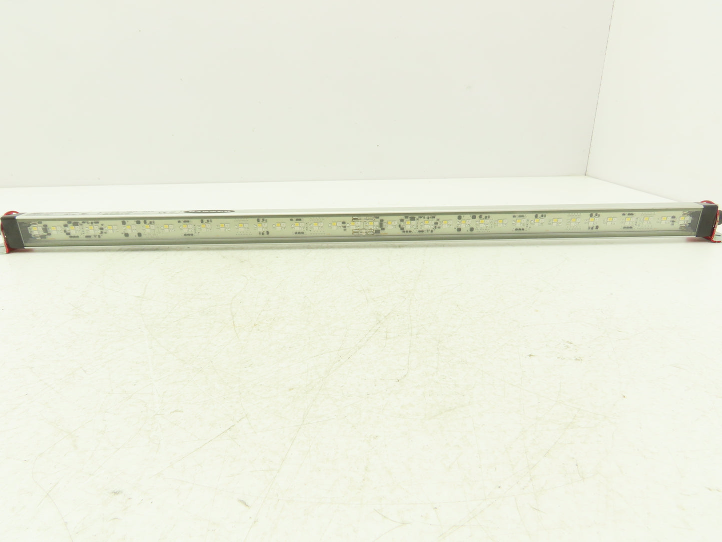 Banner WLS28-2CWGRXX3-0570X24Q Task Light Strip Multicolor White Green Red 24VDC