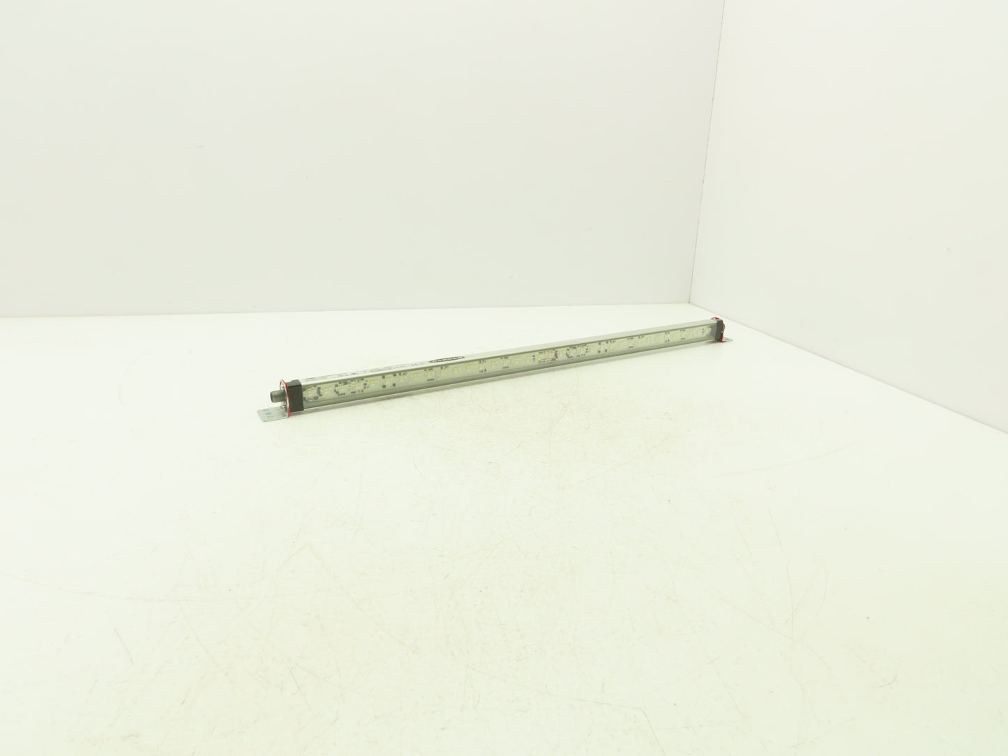 Banner WLS28-2CWGRXX3-0570X24Q Task Light Strip Multicolor White Green Red 24VDC