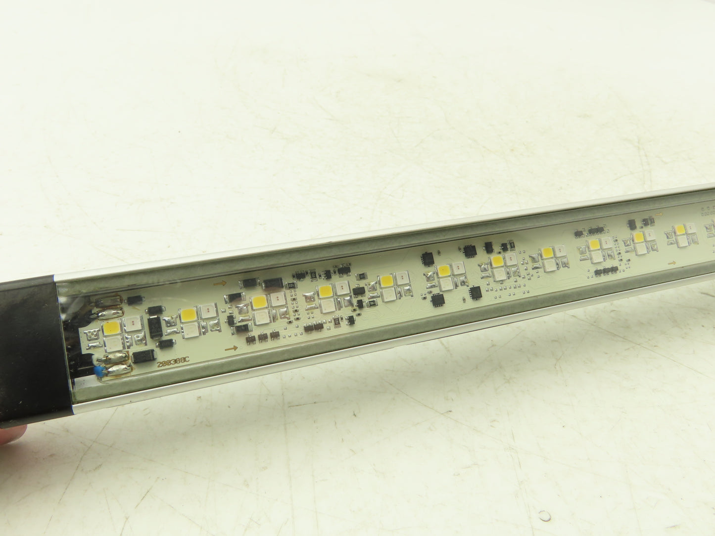 Banner WLS28-2CWGRXX3-0570X24Q Task Light Strip Multicolor White Green Red 24VDC