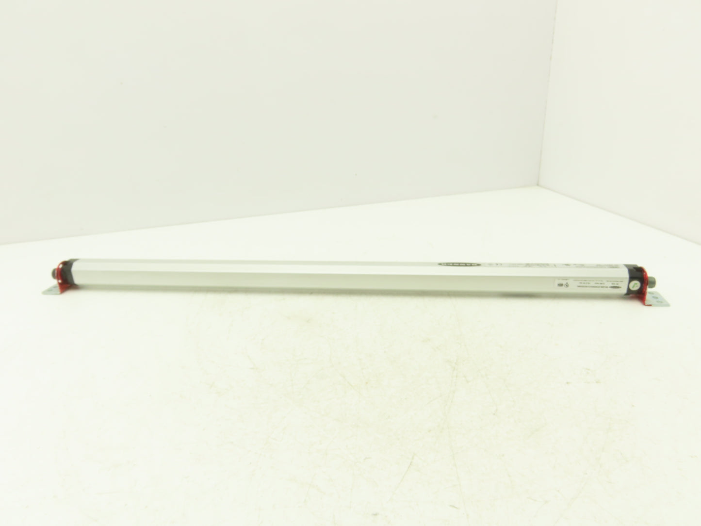 Banner WLS28-2CWGRXX3-0570X24Q Task Light Strip Multicolor White Green Red 24VDC
