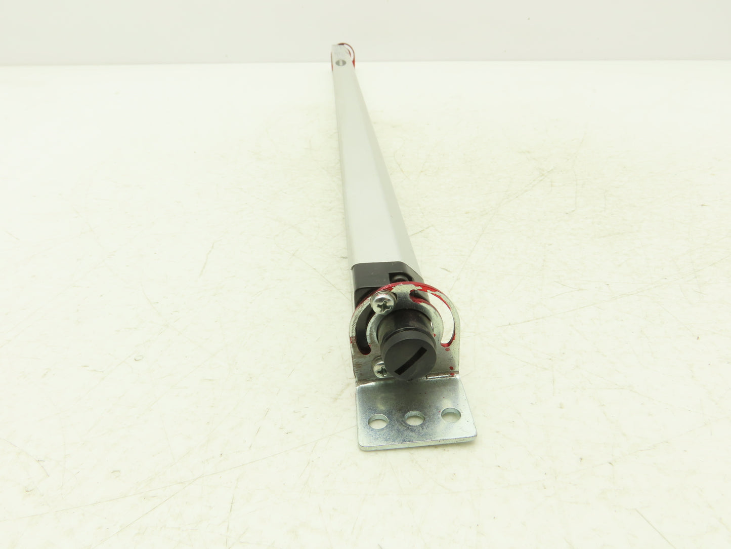 Banner WLS28-2CWGRXX3-0570X24Q Task Light Strip Multicolor White Green Red 24VDC